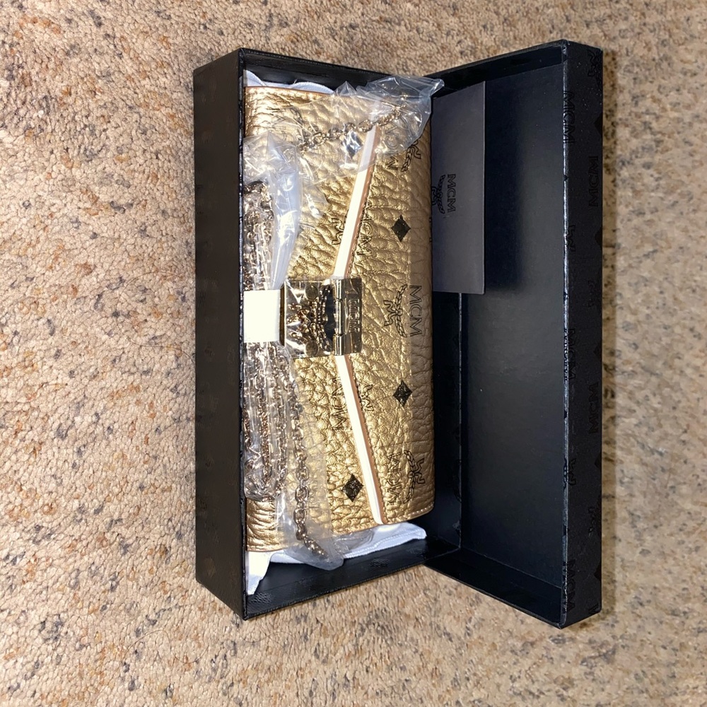 MCM Patricia Visetos Large Wallet On Chain